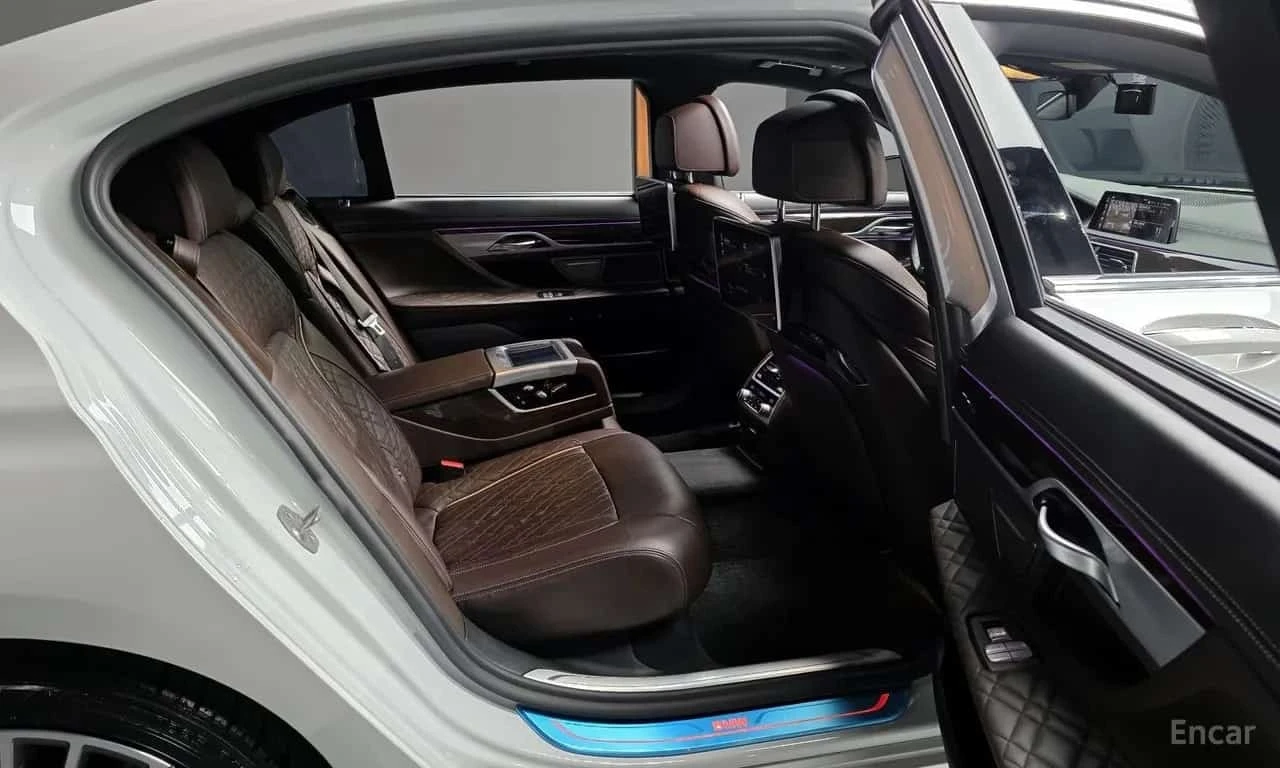 BMW 730 Ld xDrive Design Pure Excellence | АВТОФИНАНСИРАНЕ, снимка 12 - Автомобили и джипове - 56184894