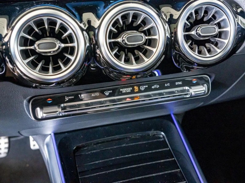 Mercedes-Benz GLA 35 AMG 4-MATIC PANORAMA MULTIBEAM CAMERA, снимка 12 - Автомобили и джипове - 52013123