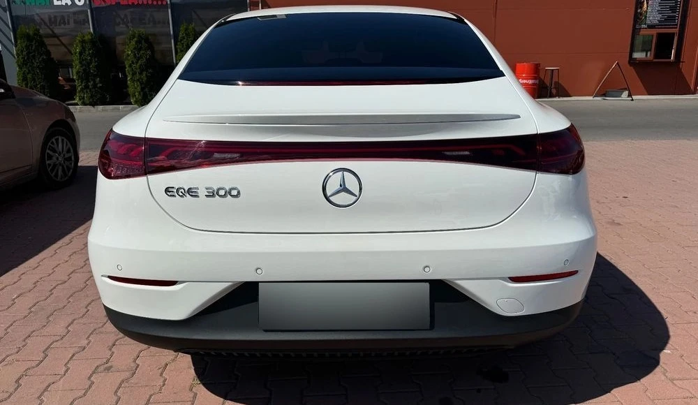 Mercedes-Benz EQE 300 - изображение 4