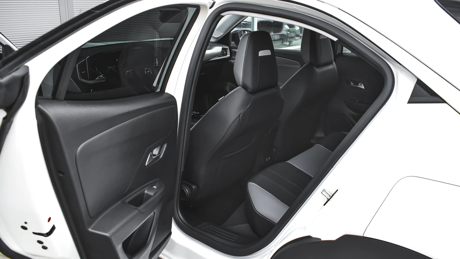 Opel Mokka e-Elegance 50 kWh - изображение 9