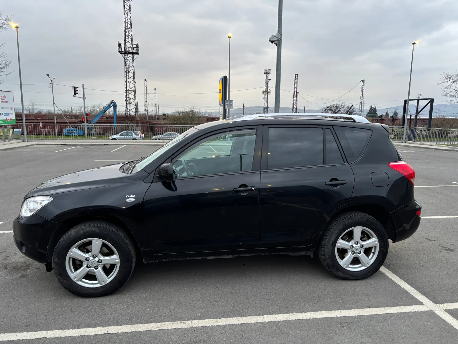Toyota Rav4 2.2d 136кс D4D, снимка 8 - Автомобили и джипове - 53903603
