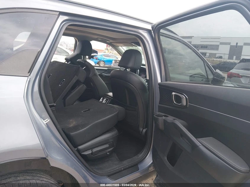 Kia Sorento 2.5l S, снимка 8 - Автомобили и джипове - 54572479