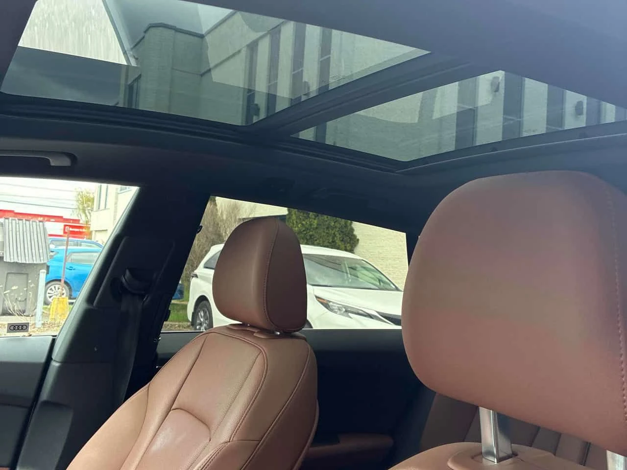 Audi Q8 /360/DISTRONIC/ОБДУХВАНЕ/АВТОКРЕДИТ, снимка 12 - Автомобили и джипове - 54615017