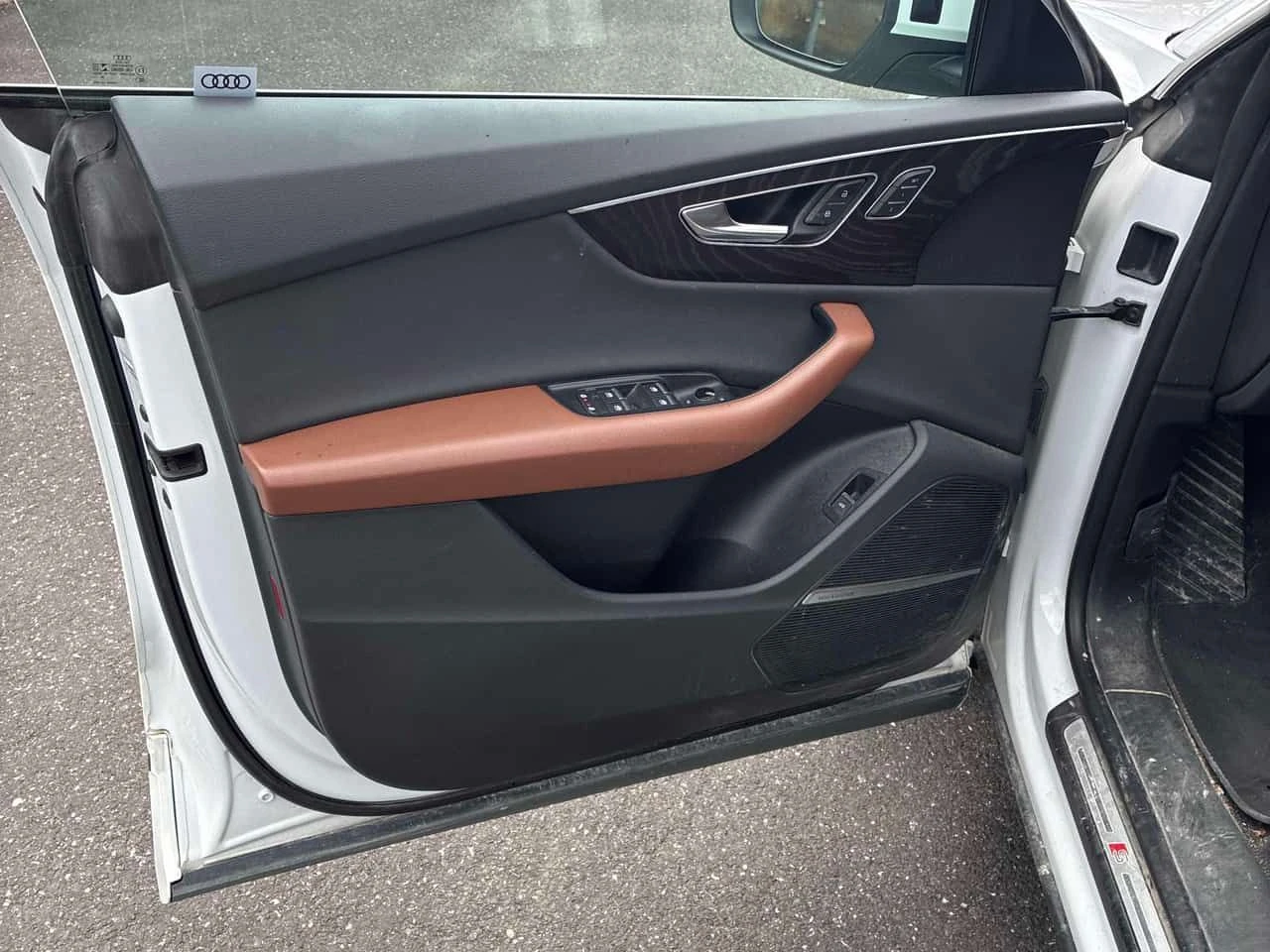 Audi Q8 /360/DISTRONIC/ОБДУХВАНЕ/АВТОКРЕДИТ, снимка 13 - Автомобили и джипове - 54615017