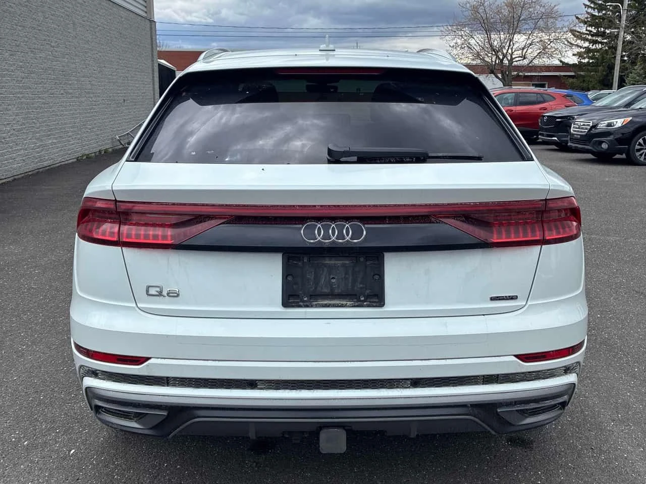 Audi Q8 /360/DISTRONIC/ОБДУХВАНЕ/АВТОКРЕДИТ, снимка 4 - Автомобили и джипове - 54615017