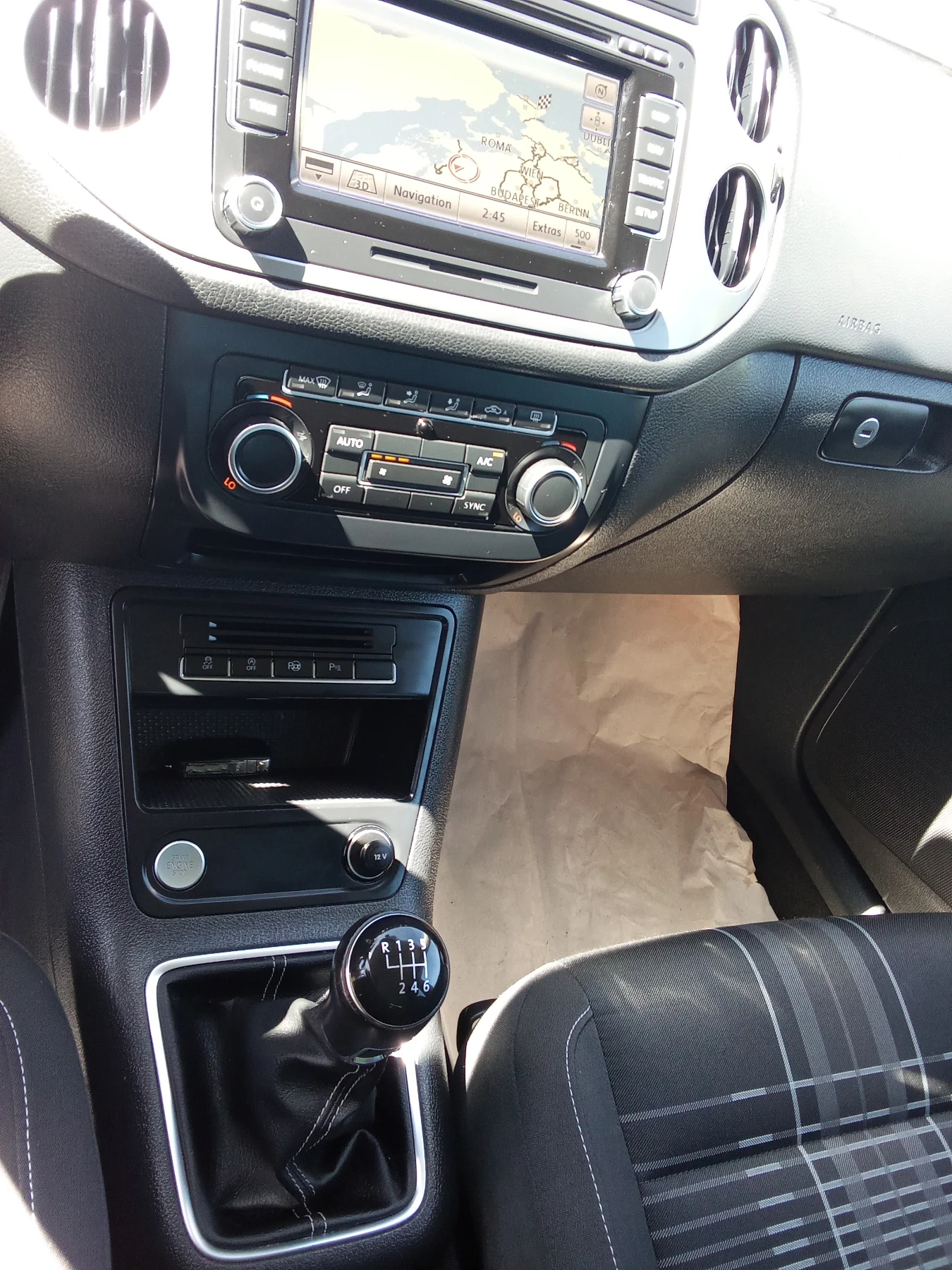 VW Tiguan 2.0TDI LOUNGE, снимка 8 - Автомобили и джипове - 54754238