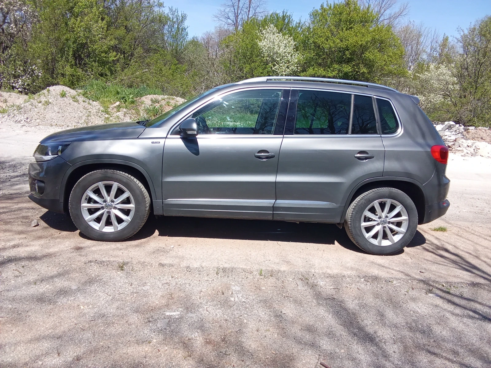 VW Tiguan 2.0TDI LOUNGE, снимка 3 - Автомобили и джипове - 54754238