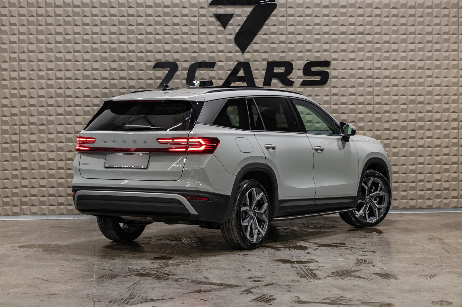 Skoda Kodiaq | Фабрична гаранция | Панорама | Head-up , снимка 5 - Автомобили и джипове - 55177695