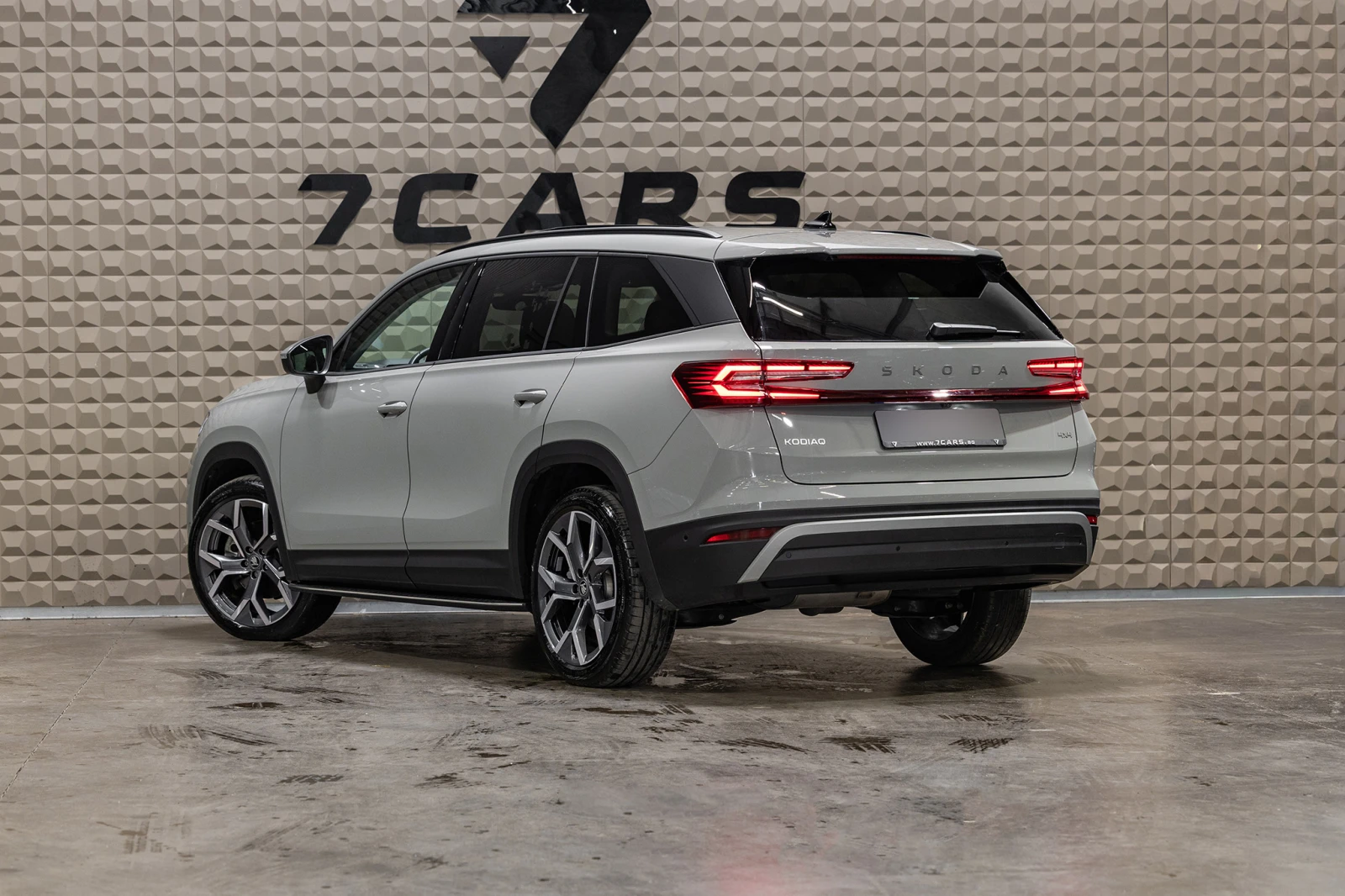 Skoda Kodiaq | Фабрична гаранция | Панорама | Head-up , снимка 4 - Автомобили и джипове - 55177695
