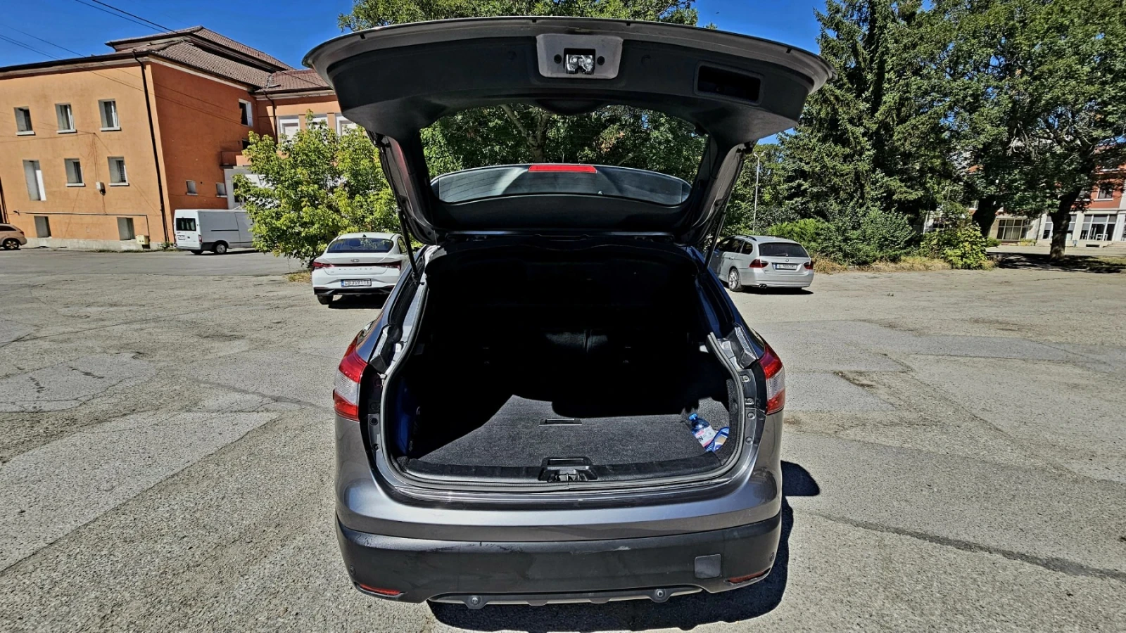 Nissan Qashqai, снимка 9 - Автомобили и джипове - 55984677