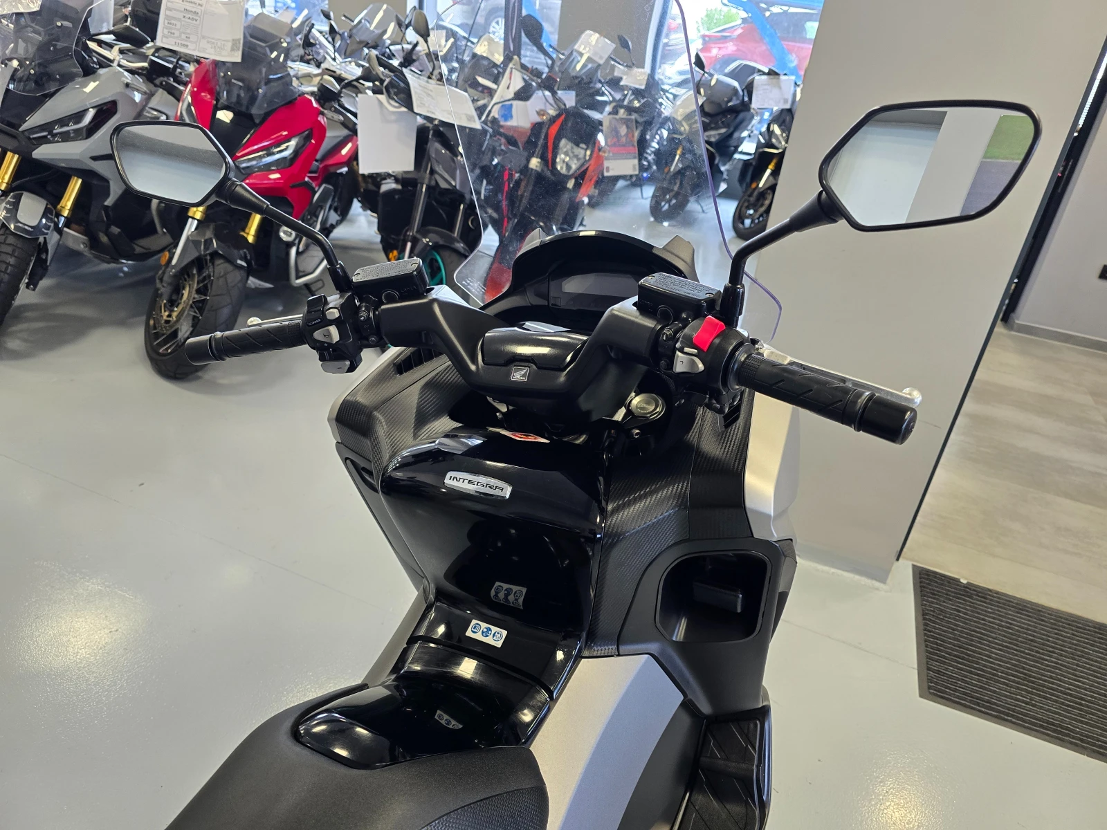 Honda Integra 750cc, ABS-DCT, 2016г., снимка 9 - Мотоциклети и мототехника - 54602255