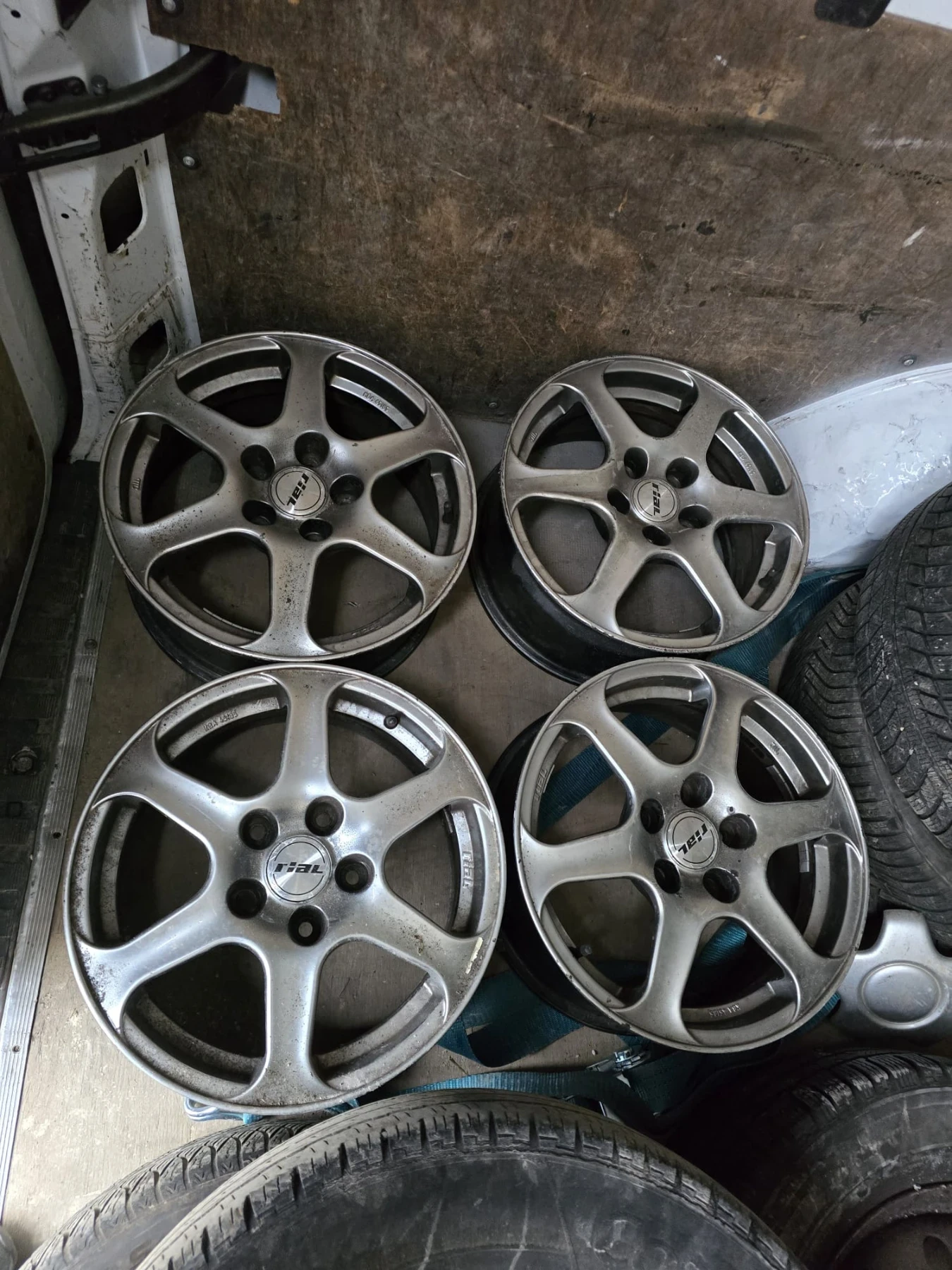 ���� � ������ 70/25R10 | Mobile.bg � ����������� 2