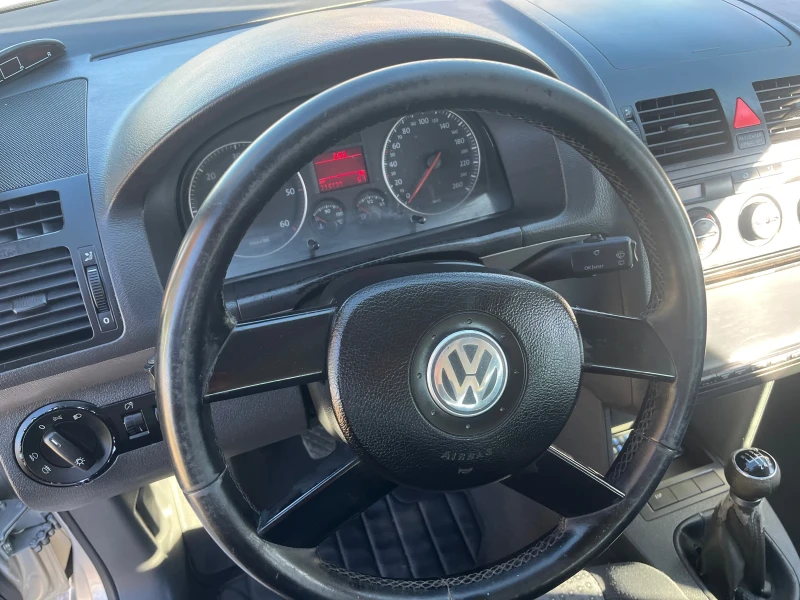 VW Touran 2.0, снимка 12 - Автомобили и джипове - 51779322