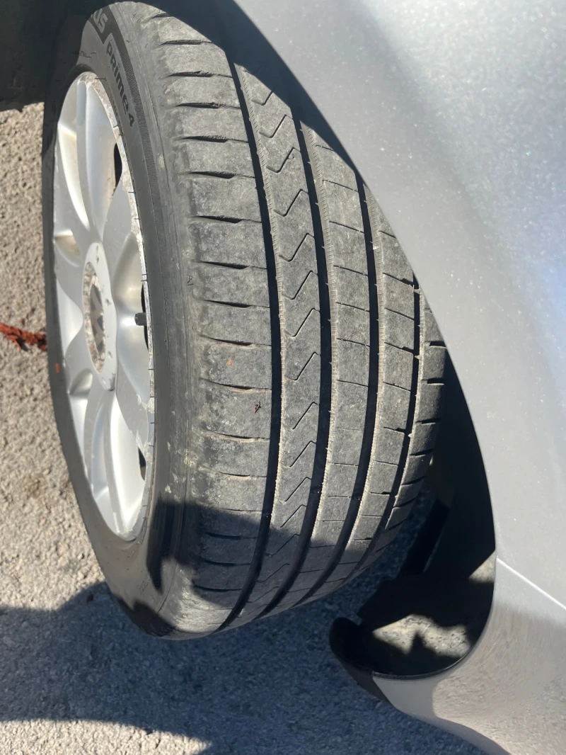 VW Touran 2.0, снимка 16 - Автомобили и джипове - 51779322