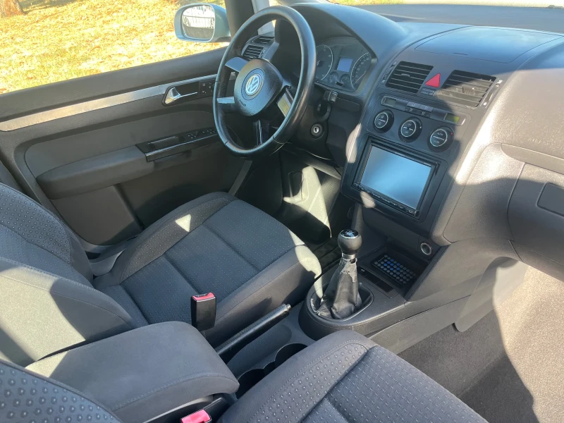 VW Touran 2.0, снимка 13 - Автомобили и джипове - 51779322