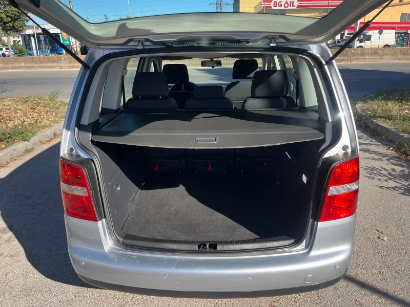 VW Touran 2.0, снимка 15 - Автомобили и джипове - 51779322