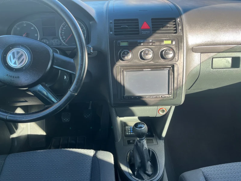 VW Touran 2.0, снимка 9 - Автомобили и джипове - 51779322