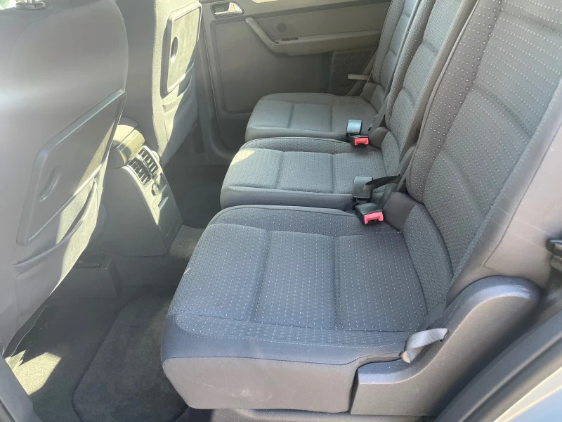 VW Touran 2.0, снимка 7 - Автомобили и джипове - 51779322