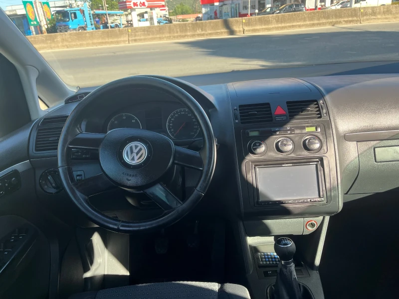 VW Touran 2.0, снимка 8 - Автомобили и джипове - 51779322