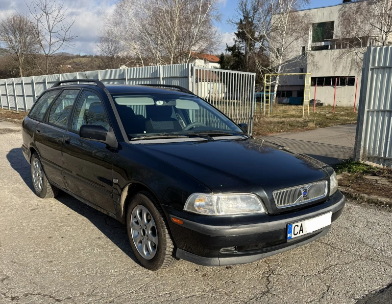 Volvo V40 1.8 / ГАЗ / Климатик / Регистриран, снимка 1 - Автомобили и джипове - 52920293