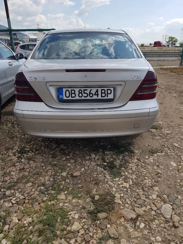 Mercedes-Benz C 200 2.0, снимка 3 - Автомобили и джипове - 45204489