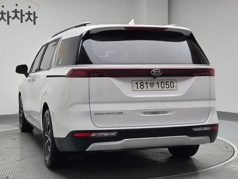 Kia Carnival 9-SEATER PRESTIGE, снимка 2 - Автомобили и джипове - 55099798