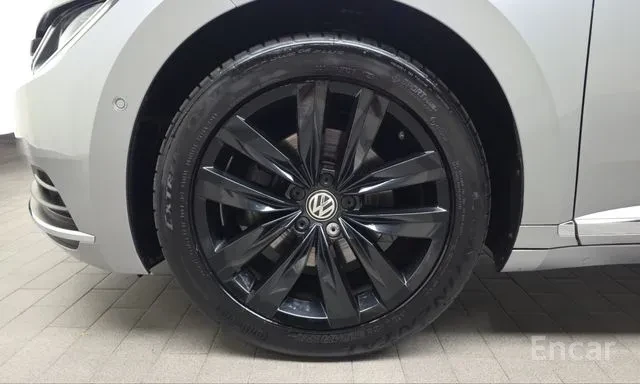 VW Arteon 2.0 TDI Prestige* 360 камери* HUD* Вентилация, снимка 4 - Автомобили и джипове - 56688089