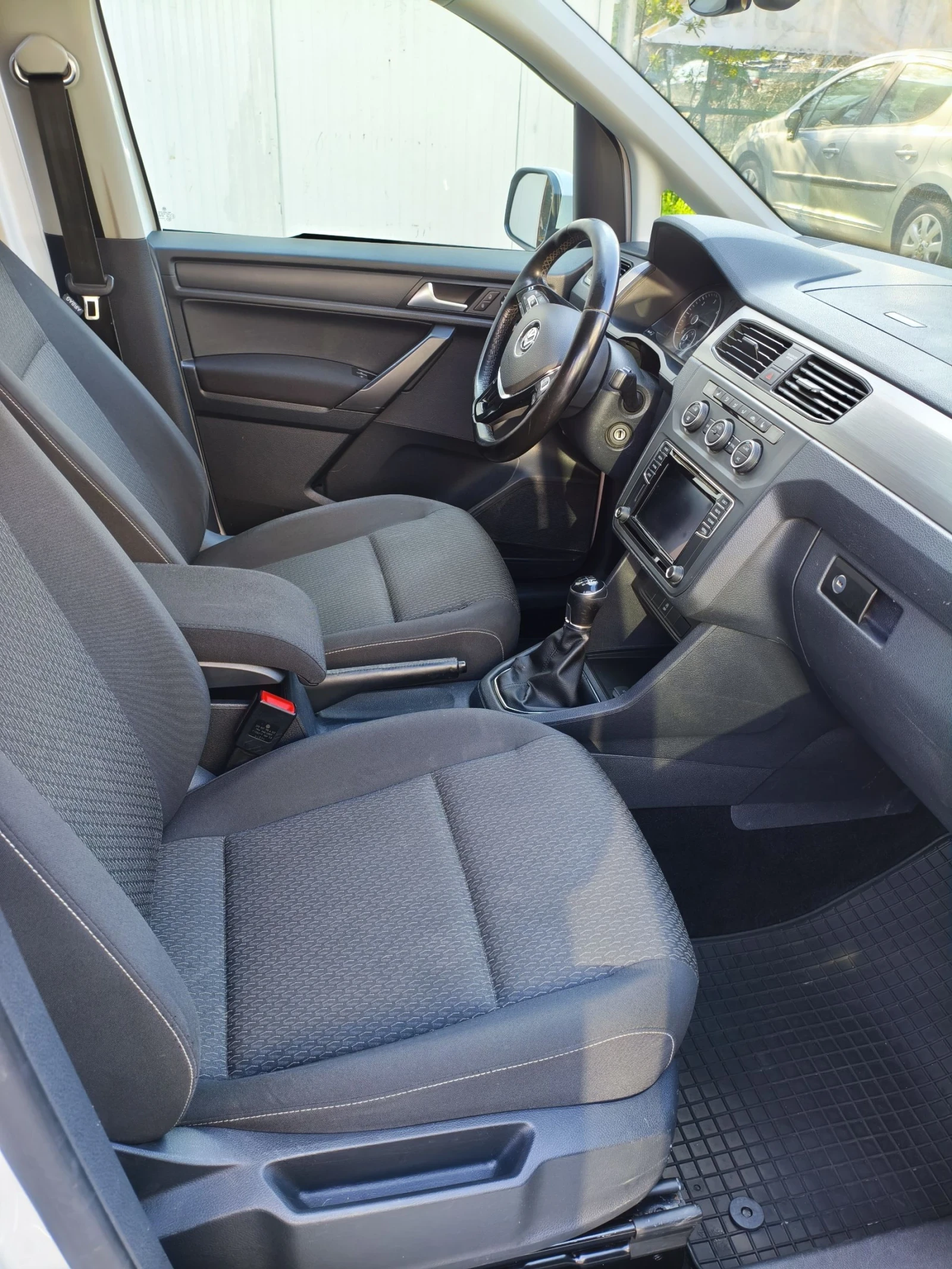 VW Caddy MAXI Пътнически  - изображение 9
