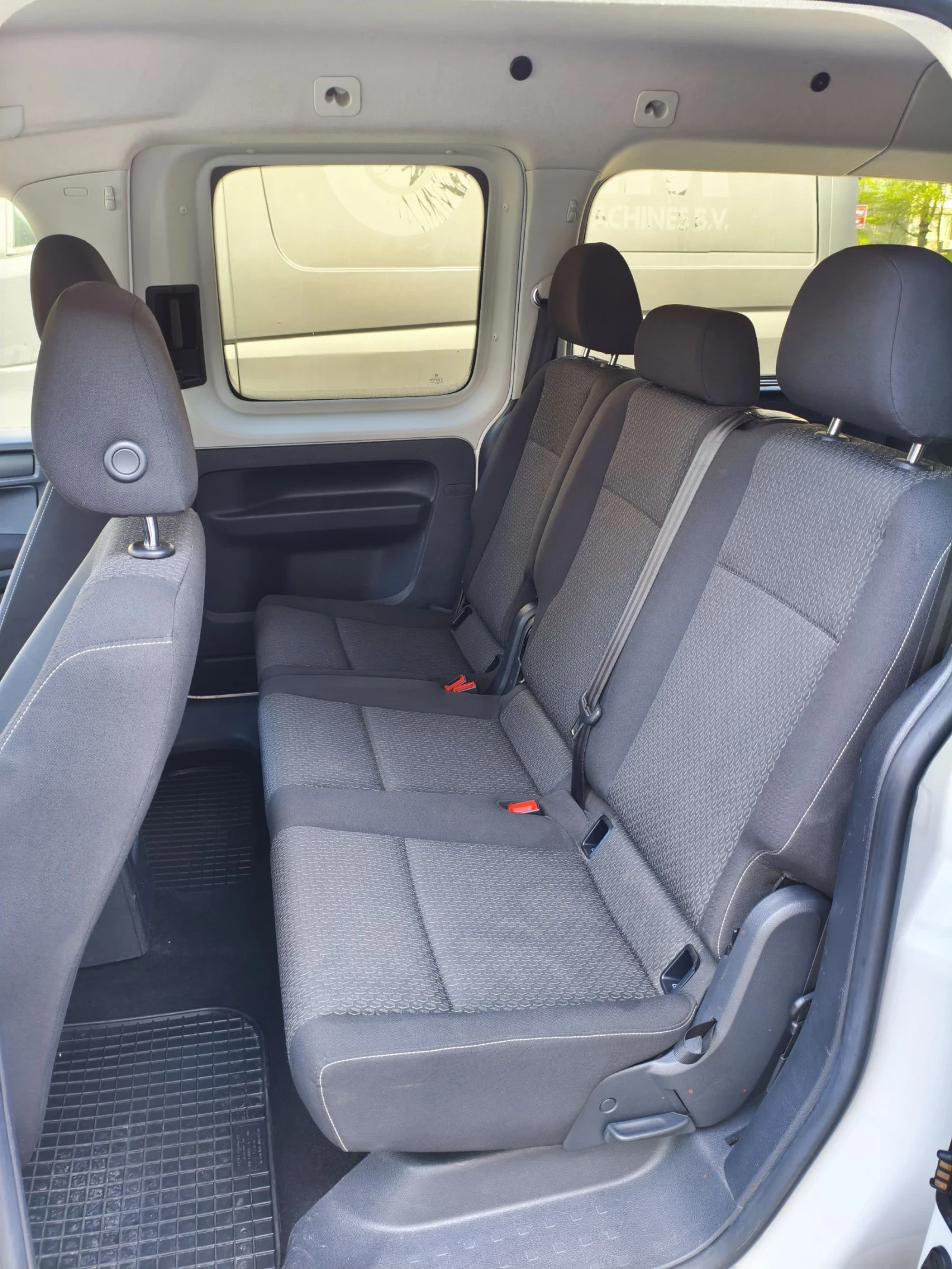 VW Caddy MAXI Пътнически  - изображение 8
