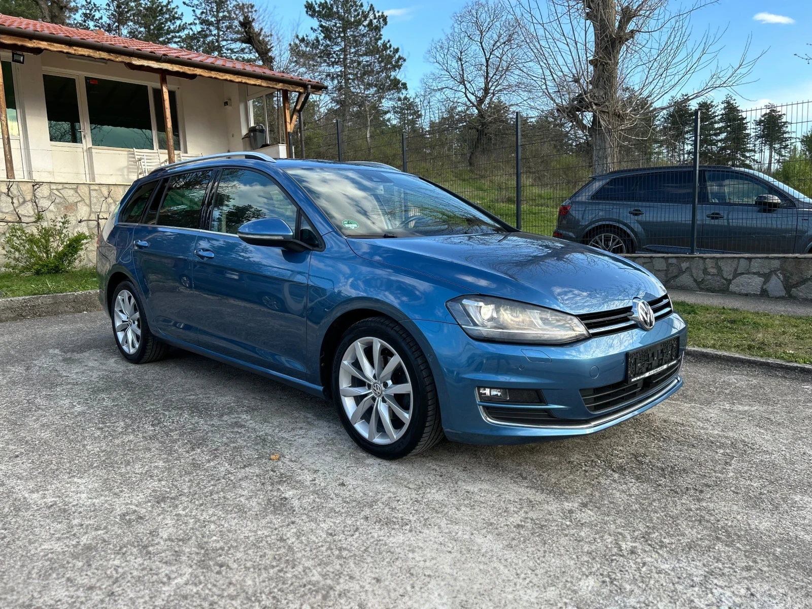 VW Golf 2.0TDI DSG LED XENON DISTRONIC HIGHLINE KEYLESSGO  - изображение 2