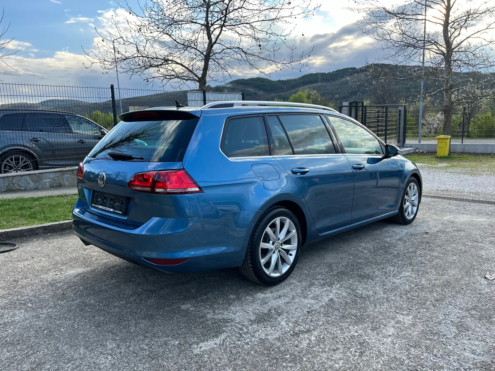 VW Golf 2.0TDI DSG LED XENON DISTRONIC HIGHLINE KEYLESSGO  - изображение 3