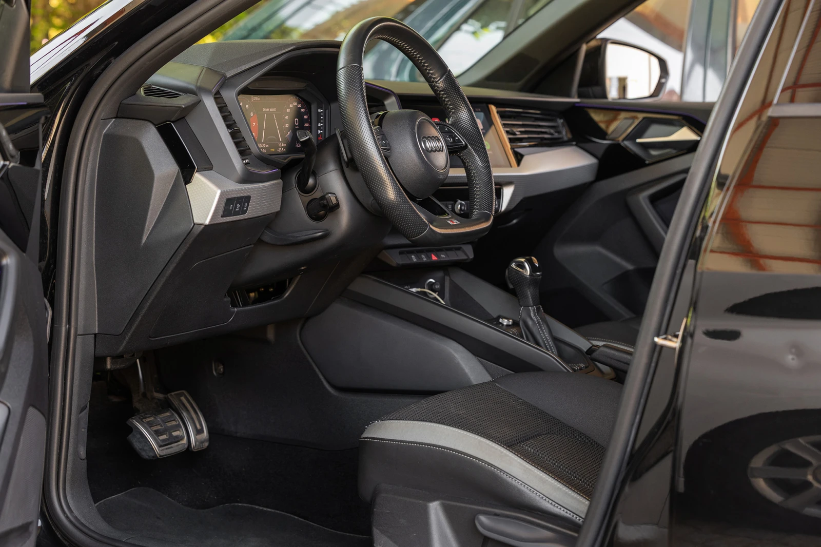 Audi A1 * 35 TFSI * S-LINE * VIRTUAL COCKPIT* LED СВЕТЛИНИ - изображение 7
