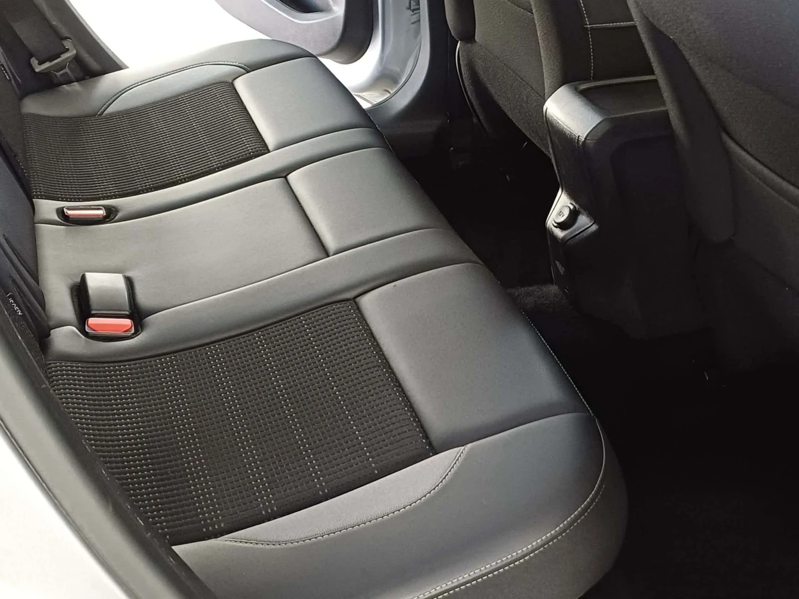 Peugeot 2008 Евро6B BlueHDI 120KC BLack Matt, снимка 11 - Автомобили и джипове - 53732928