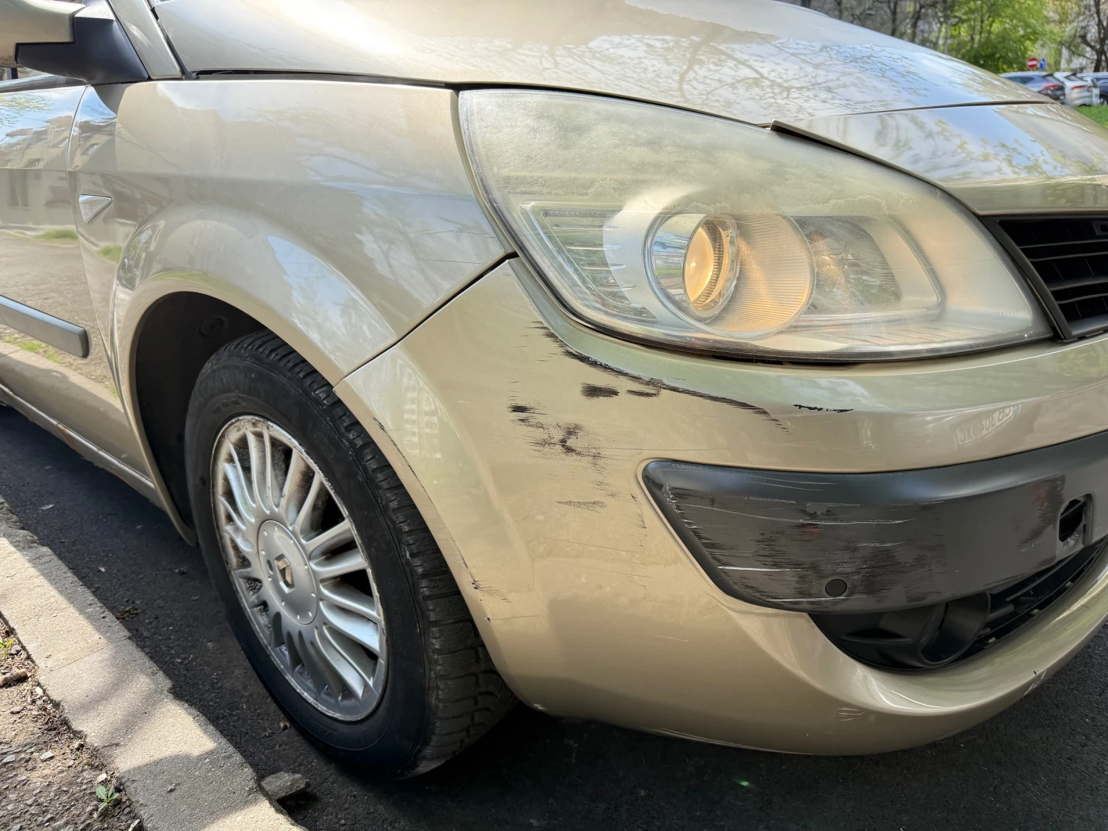 Renault Grand scenic 1.9, снимка 6 - Автомобили и джипове - 54254742