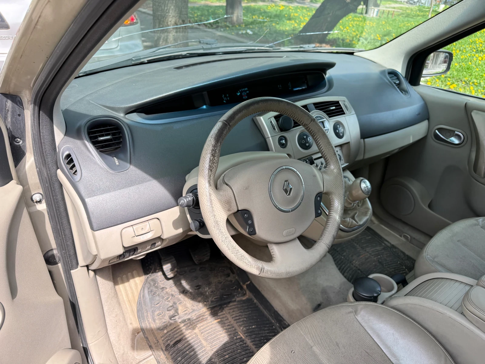 Renault Grand scenic 1.9, снимка 7 - Автомобили и джипове - 54254742