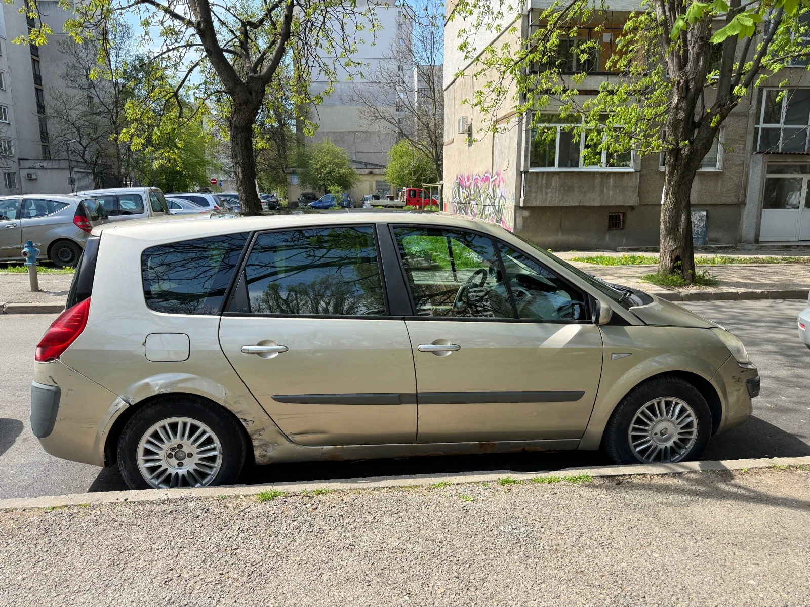 Renault Grand scenic 1.9, снимка 4 - Автомобили и джипове - 54254742