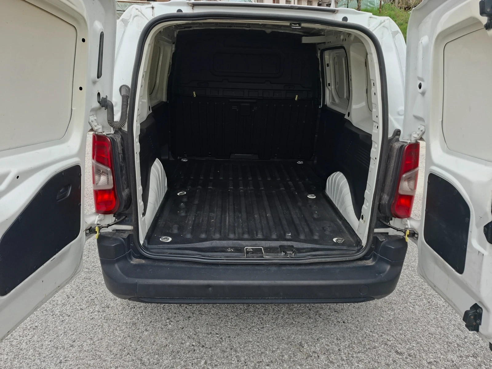 Peugeot Partner 1.5, снимка 8 - Автомобили и джипове - 54295627