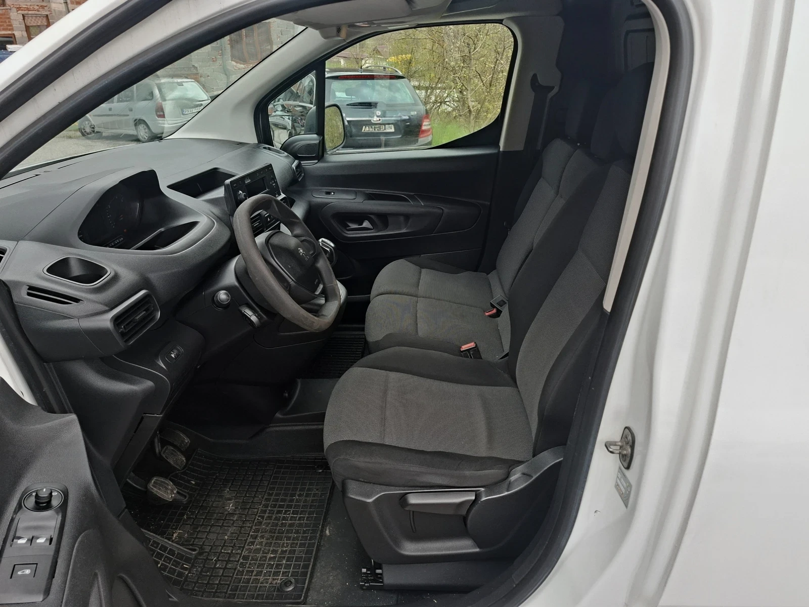 Peugeot Partner 1.5, снимка 6 - Автомобили и джипове - 54295627