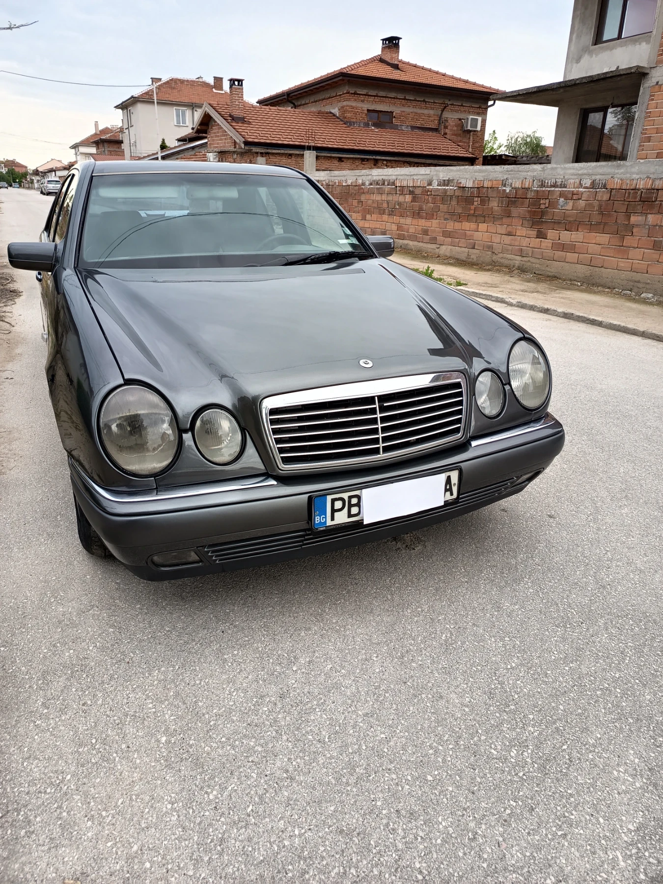 Mercedes-Benz E 290
