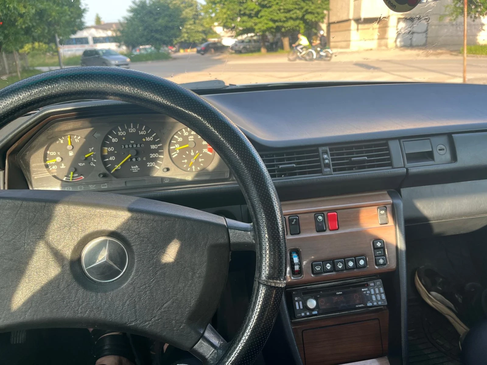 Mercedes-Benz 124, снимка 8 - Автомобили и джипове - 54794582