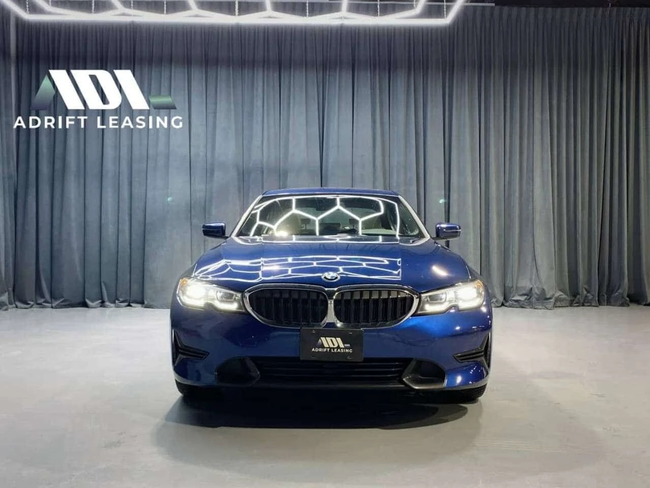 BMW 330 * Sedan * CARFAX * ЦЕНА ДО БГ, снимка 2 - Автомобили и джипове - 55153836