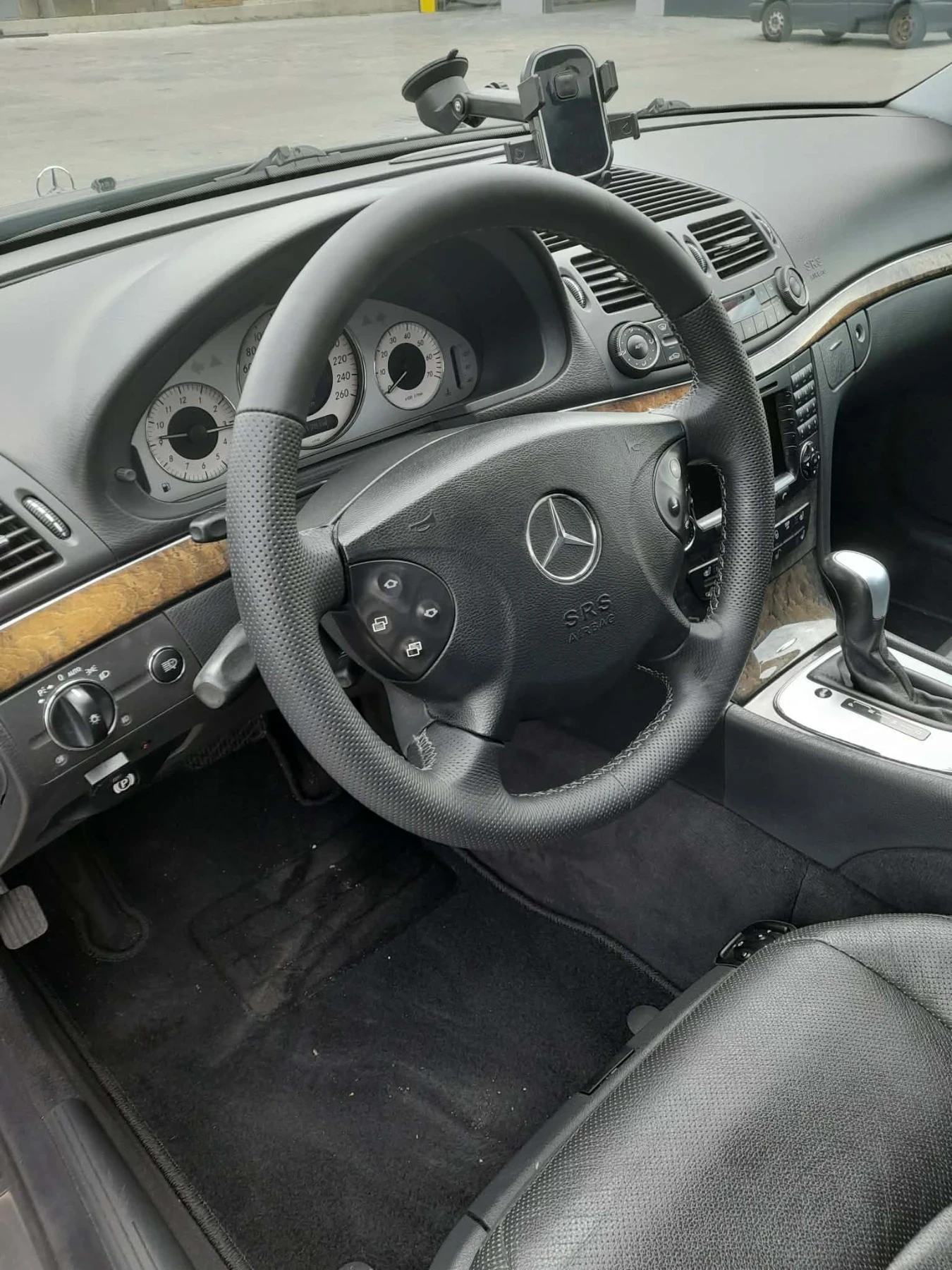 Mercedes-Benz E 320 W211 3.2 4matik ГАЗ-БЕНЗИН, снимка 3 - Автомобили и джипове - 55722291