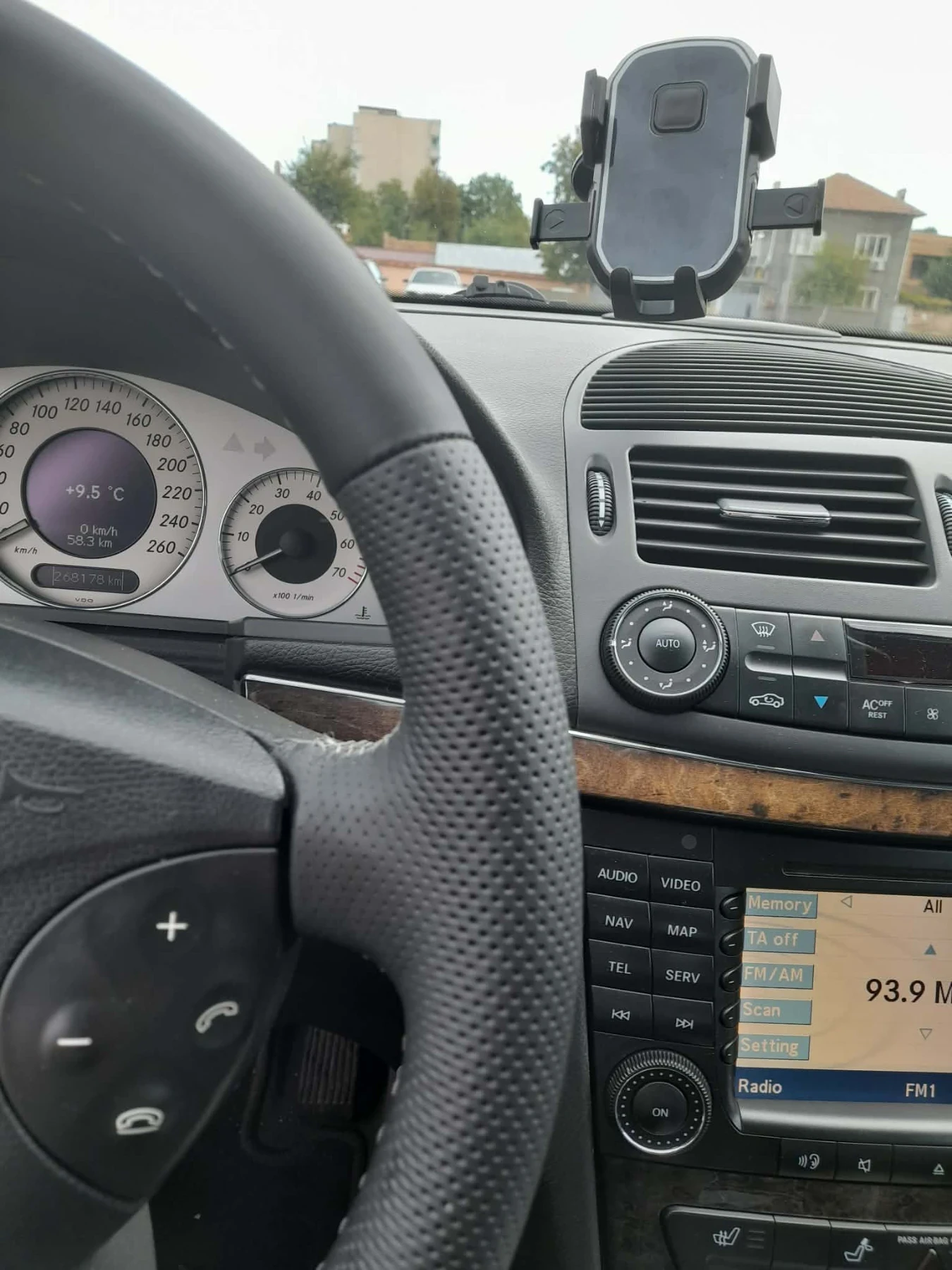 Mercedes-Benz E 320 W211 3.2 4matik ГАЗ-БЕНЗИН, снимка 12 - Автомобили и джипове - 55722291
