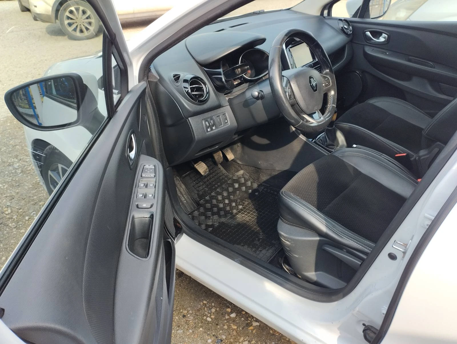 Renault Clio 1, 5 cdi, снимка 10 - Автомобили и джипове - 55752674