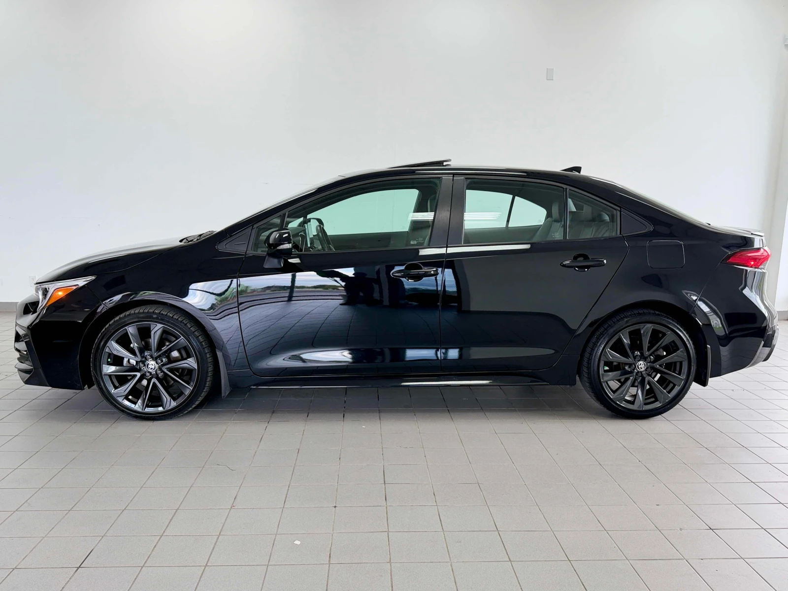 Toyota Corolla XSE CVT / Carfax / Автокредит , снимка 2 - Автомобили и джипове - 56028867