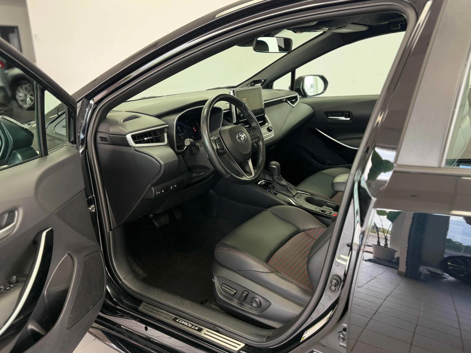 Toyota Corolla XSE CVT / Carfax / Автокредит , снимка 5 - Автомобили и джипове - 56028867