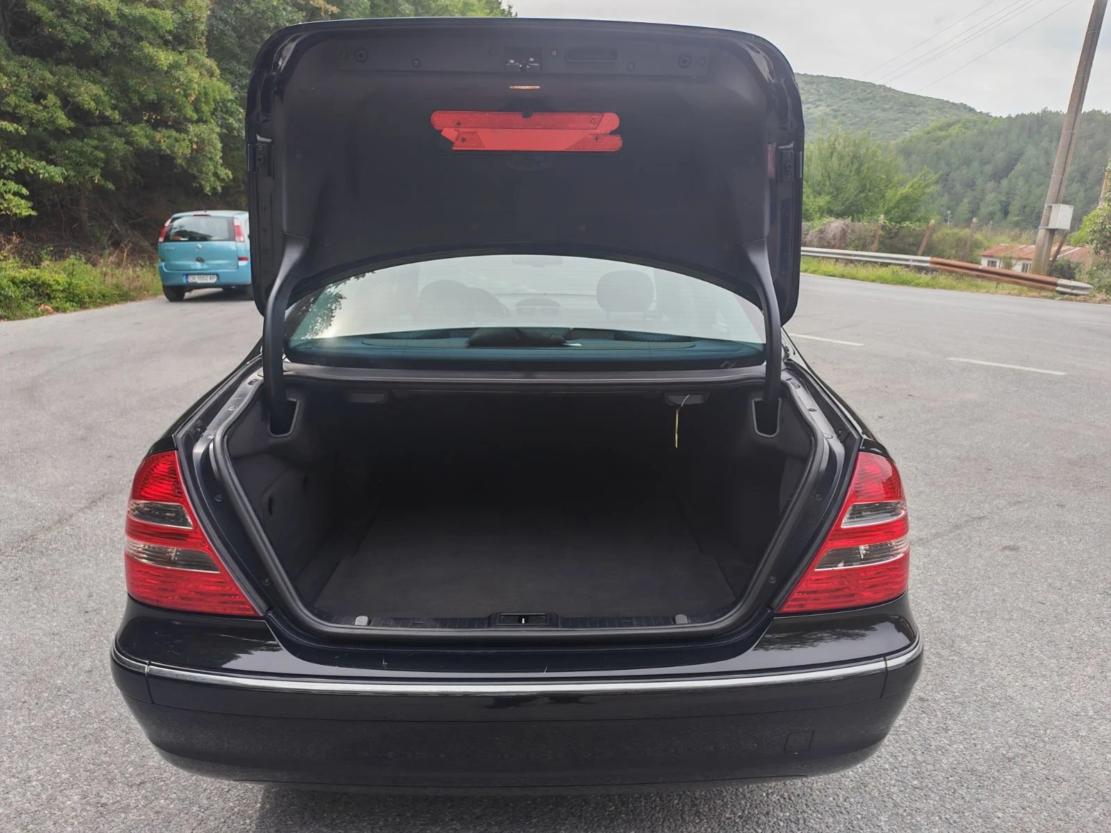 Mercedes-Benz E 240, снимка 5 - Автомобили и джипове - 56223828