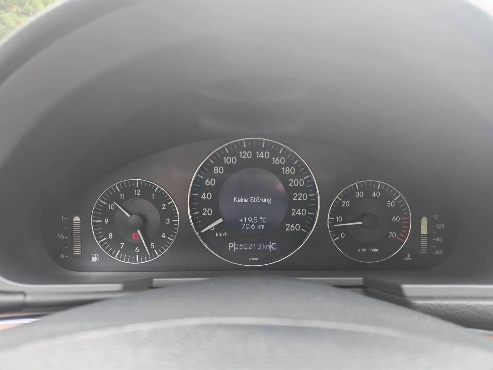 Mercedes-Benz E 240, снимка 15 - Автомобили и джипове - 56223828