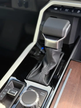 Toyota Sequoia Capstone, НОВ/НАЛИЧЕН, 3.5ХИБРИД, 7места, 10 км, снимка 17