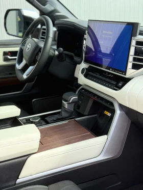 Toyota Sequoia Capstone, НОВ/НАЛИЧЕН, 3.5ХИБРИД, 7места, 10 км, снимка 15